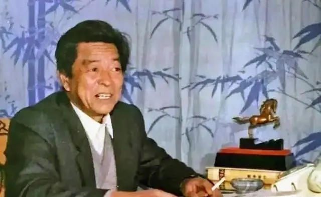 红塔山香烟：从神坛跌落，背后原因竟与一人有关？