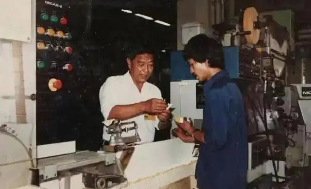红塔山香烟红盒多少钱_红塔山香烟_红塔山香烟多少钱一条
