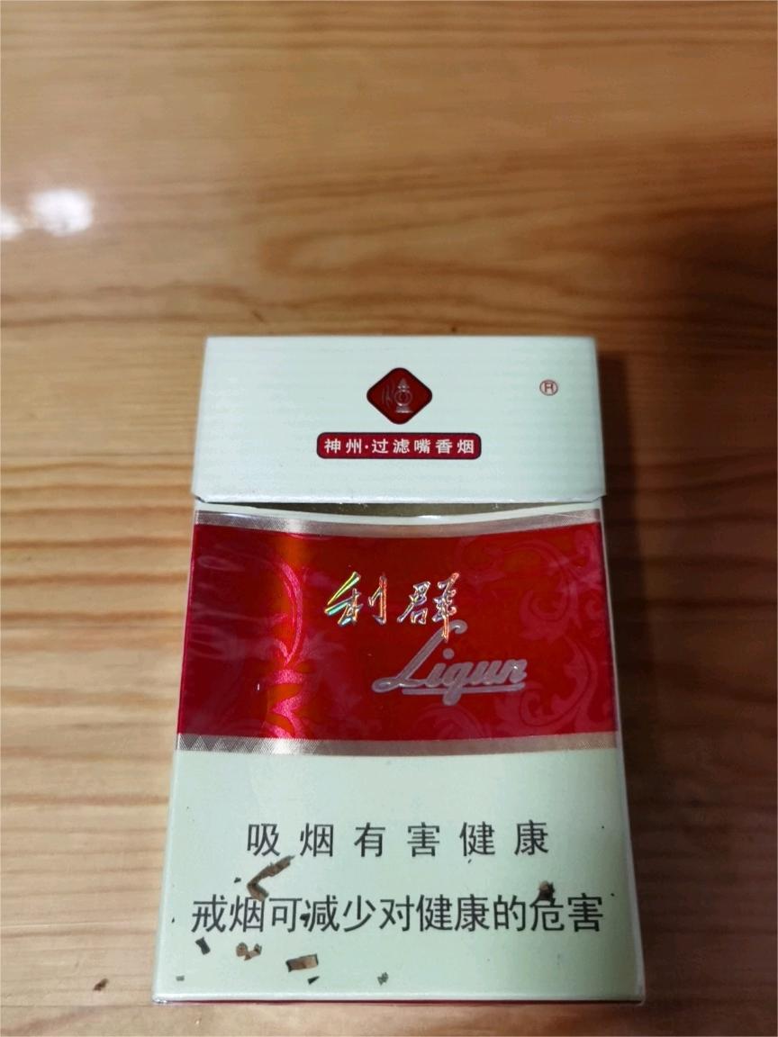 利群(江南韵)香烟：中华老字号，独特口感与时尚包装的完美结合